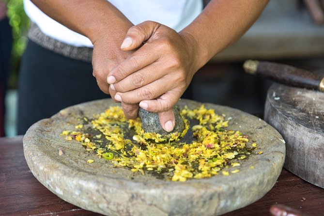 Small-Group Farm Tour & Balinese Cooking Class in Ubud with Kadek - Farm Tour in Ubud: Picking Spices Before You Cook
