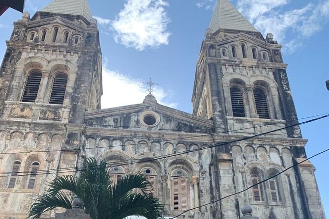 STONE TOWN, PRISON ISLAND AND SPICE FARM ( Lunch included ) - Getting around: air-conditioned vehicle, private group, and “timed” stops