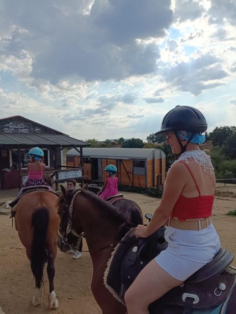 Thessaloniki:Horse Riding in a farm - Training and confidence: how the equestrians set you up