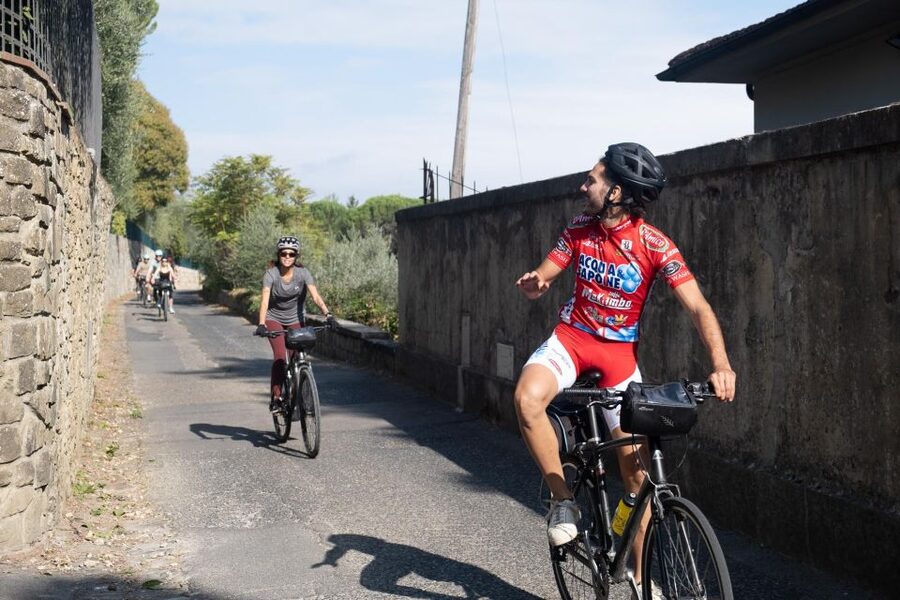 Tuscany Hills Bike Tour with Lunch at farm and Wine Tasting - Key things that make this tour worth your time