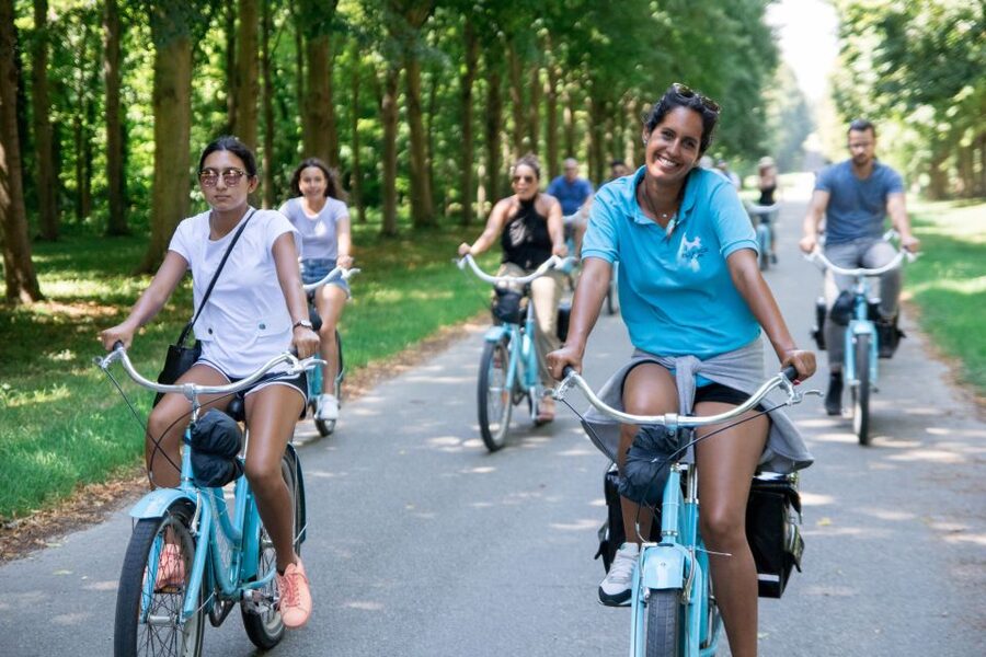 Versailles Bike Tour with Palace & Queen Farm Entrance - Bike time between Versailles stops: how the ride is managed