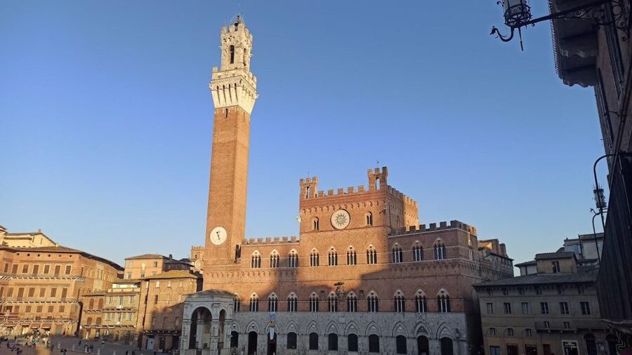 Visit Siena and San Gimignano with lunch at a family farm - Price and logistics: what $259 per person buys you