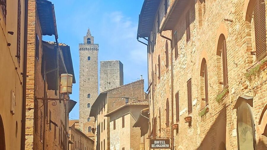 Visit Siena and San Gimignano with lunch at a family farm - Who this tour suits (and who should choose a different option)