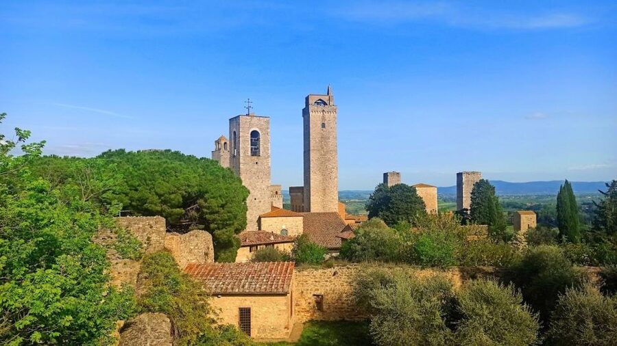 Visit Siena and San Gimignano with lunch at a family farm - Should you book this Siena and San Gimignano farm lunch tour?
