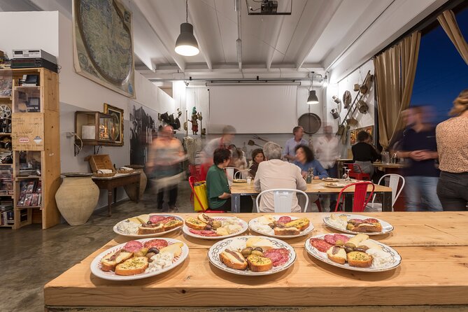 Visit to the olive grove, oil tasting and lunch at the farm - The farm brunch: bruschetta, pizzolo, ricotta or honey dessert
