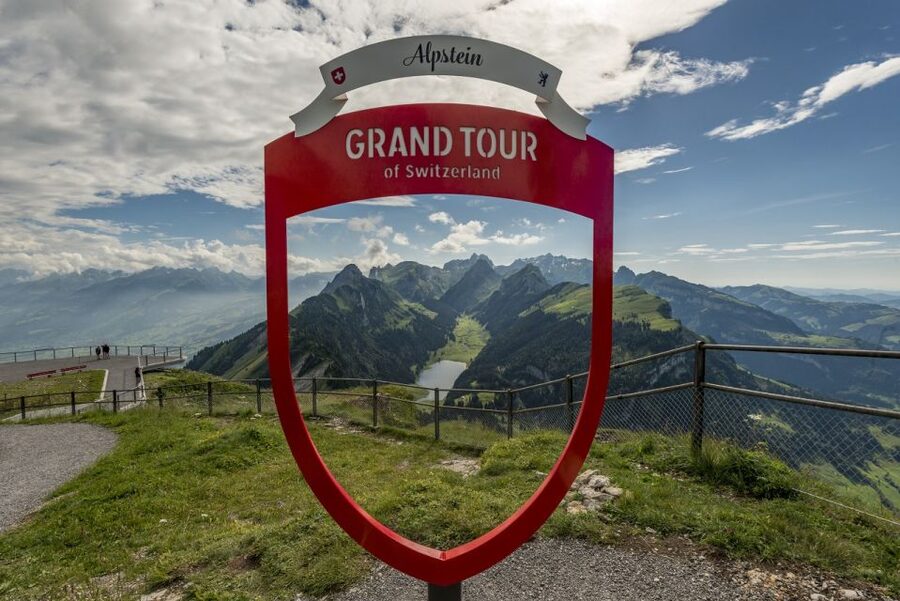 Zurich: Appenzell Day Trip with Farm Visit & Cheese Tasting - Guided Appenzell walking tour and free time for souvenirs